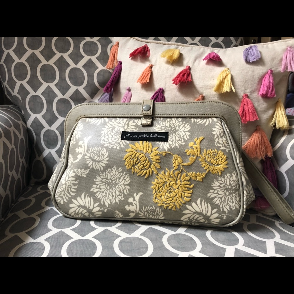 Petunia Pickle Bottom Clutch Diaper Bag 🎀👝👑🎀